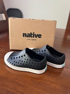 Native Jefferson Child Kids Black Slip-On Shoes, Size C7